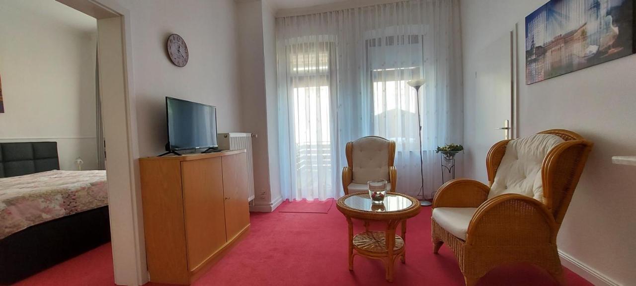 Ferienwohnungen Parkschloesschen Bad Pyrmont Exteriör bild